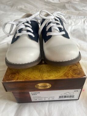 FootMates White and Navy Kids Lace-Up Dress Shoes